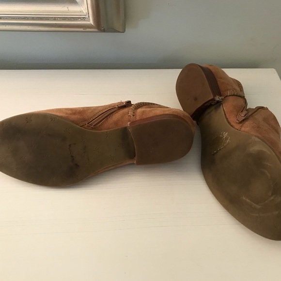 Jack Roger Suede Booties / Size 7.5 - Picture 4 of 8